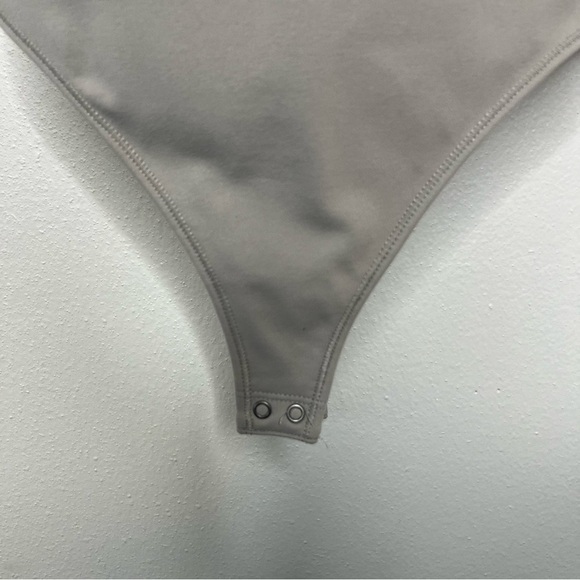 Abercrombie and Fitch Women Bodysuit Small Soft AF Tan Gray Thong Dipped‎ Back - Picture 4 of 9